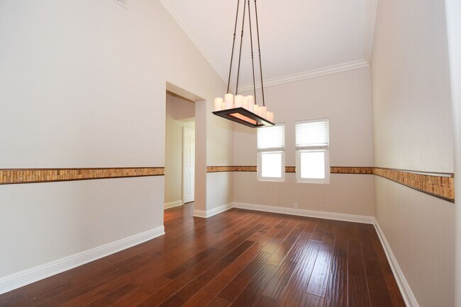Building Photo - Elegant Camarillo Retreat in the Regency D...