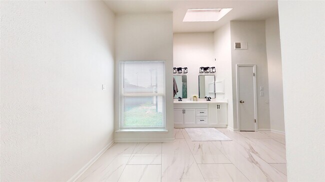 Building Photo - 7415 Alcomita Dr