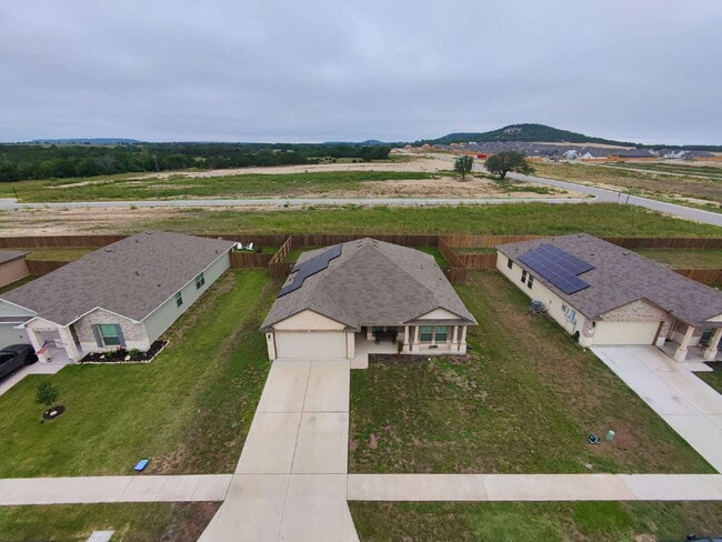 Building Photo - "Charming 3-Bedroom Home with Elegant Gran...