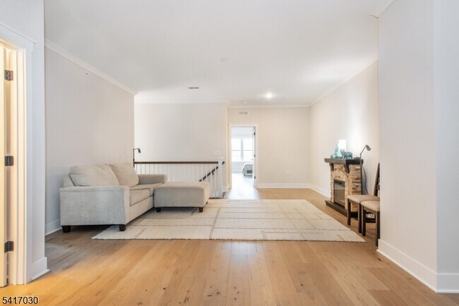 Building Photo - 37 Hillandale Dr