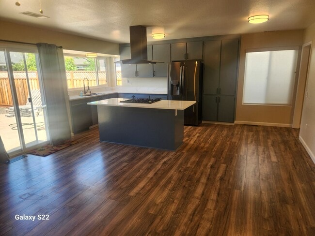 Building Photo - This is a Must See beautiful 3 bedroom, 2 ...