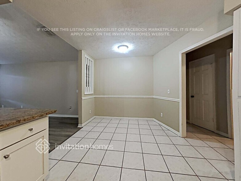 Building Photo - 709 Foxglove Pl