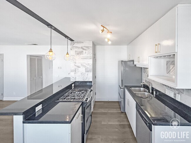 Primary Photo - Stunning 1BD/1BA W/ Updated Kitchen and Re...