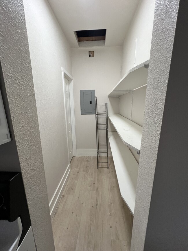 Building Photo - 211 E Main St