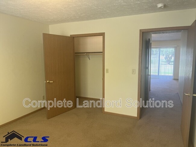 Building Photo - 550 College Ave