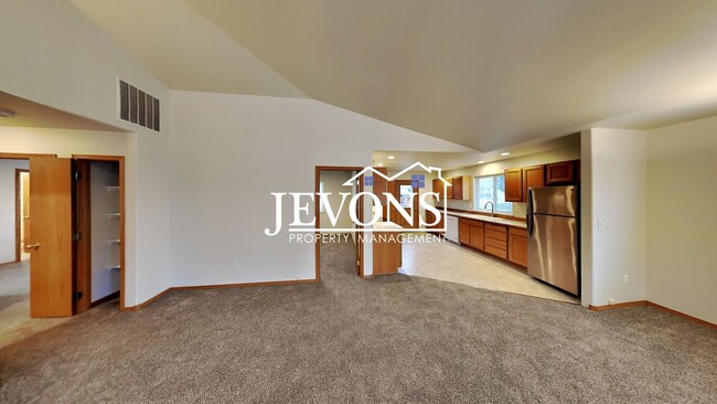 Building Photo - $500 Rent Credit - Two-bedroom home with a fully equipped kitchen, conveniently located near West...