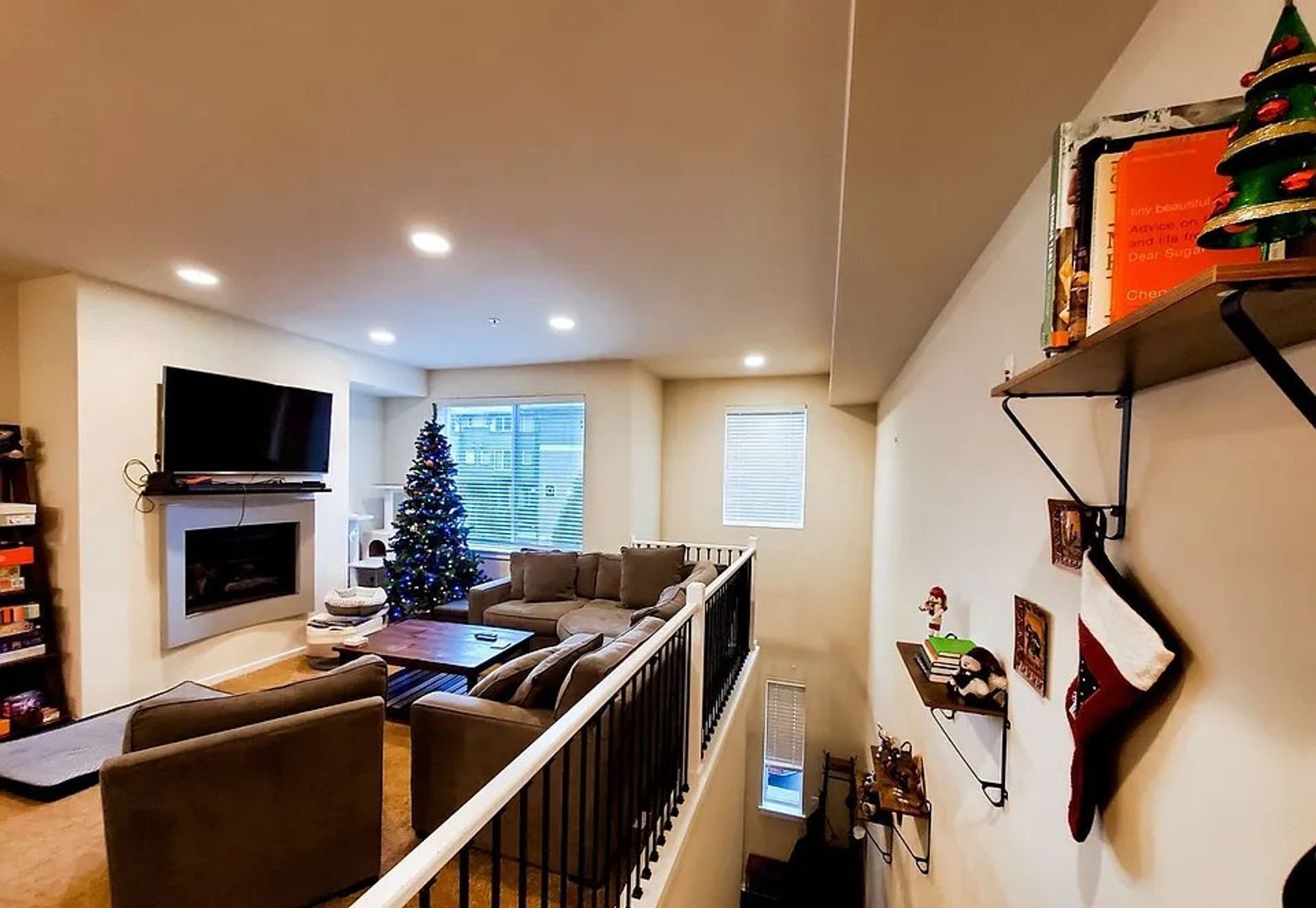 Building Photo - Beautiful Bothell Townhome