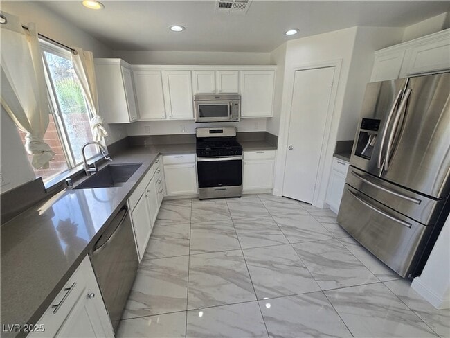 Building Photo - 9893 Canyon Peak Dr