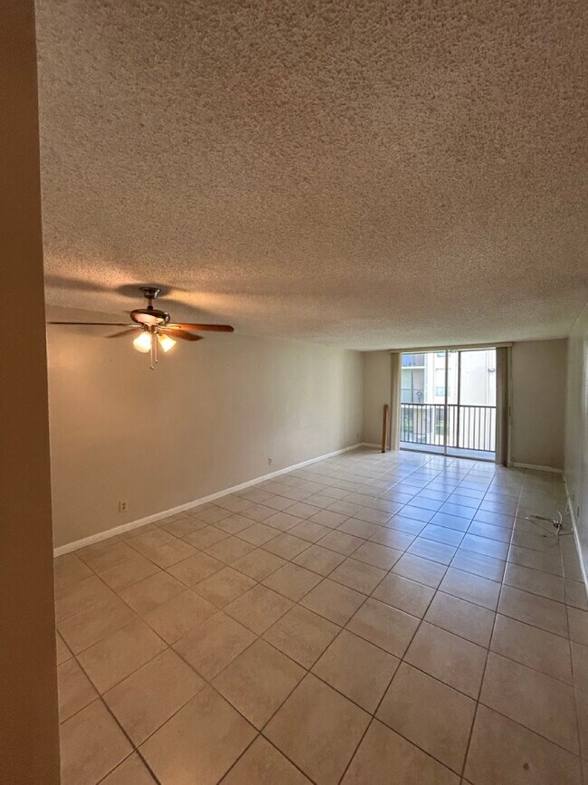 Building Photo - 7173 Orange Dr