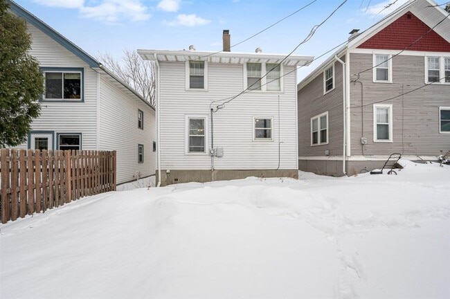 Building Photo - Duluth MN - 4 Bedroom - 2 Bathroom