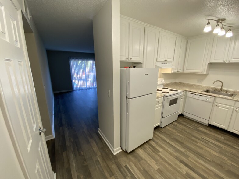 Building Photo - 1005 Hickory Hill Ln