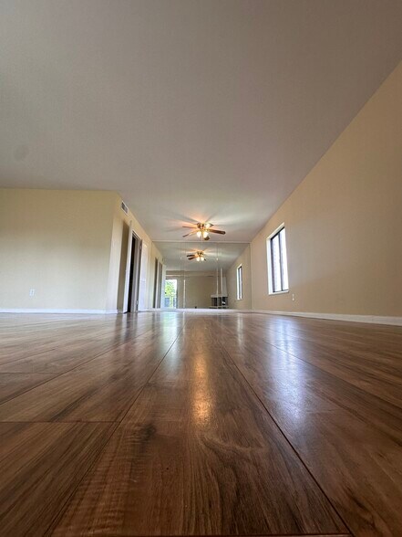 Building Photo - 6001 Arlington Blvd