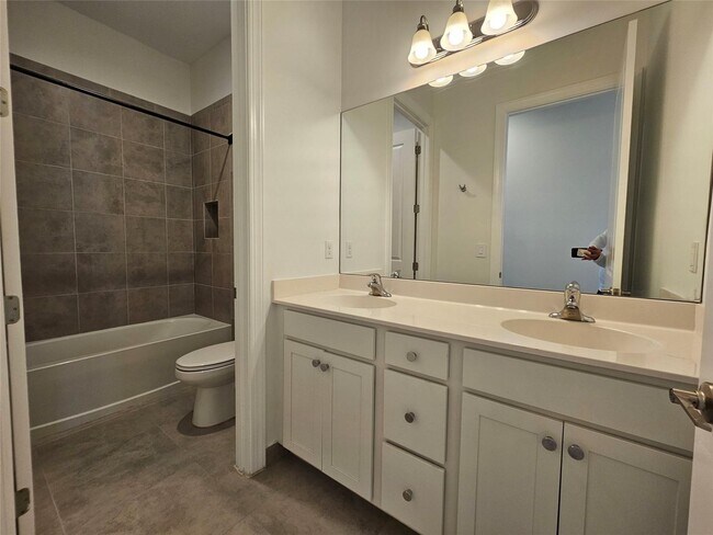 Building Photo - 4757 Saddle Ranch Rd