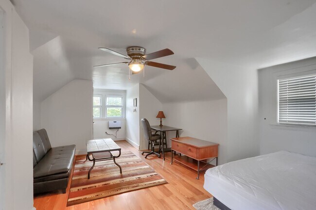 Building Photo - 3409 Portola Ave