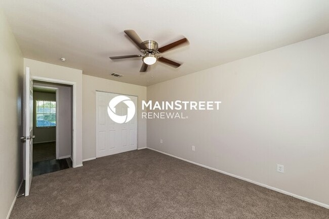 Building Photo - 3 Bedroom Pet-Friendly Home in NORTH PORT, FL with Main Street Renewal