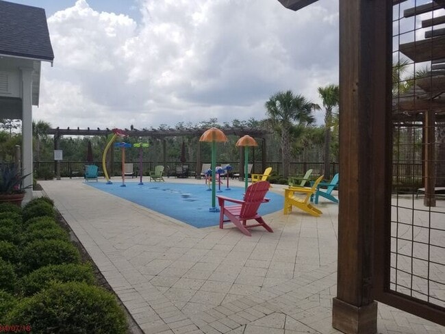 Building Photo - Beautifully Appointment 3/2.5 Modern Townh...