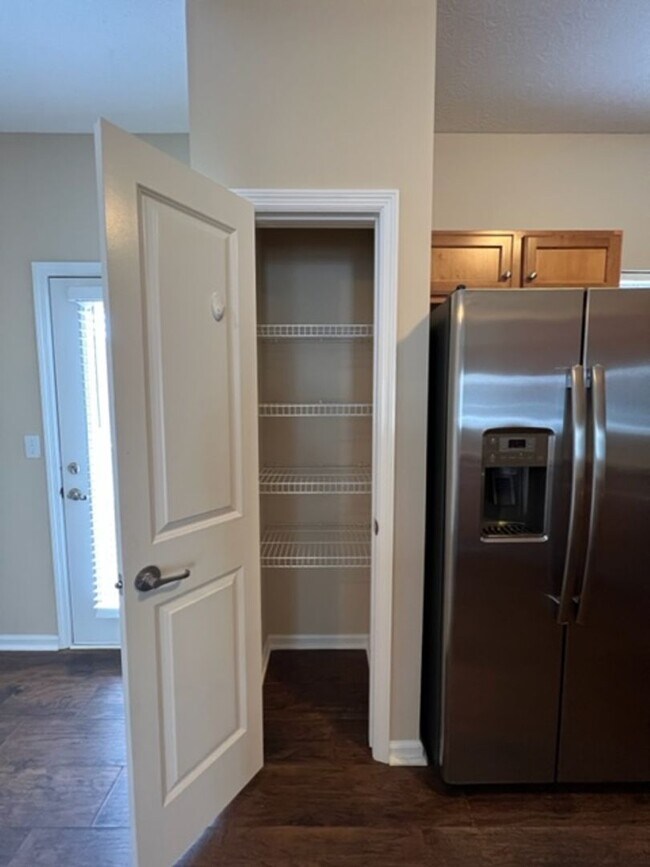 Building Photo - 2 Bed 2.5 Bath Condo in Downtown Powell Available for Pre-Lease!