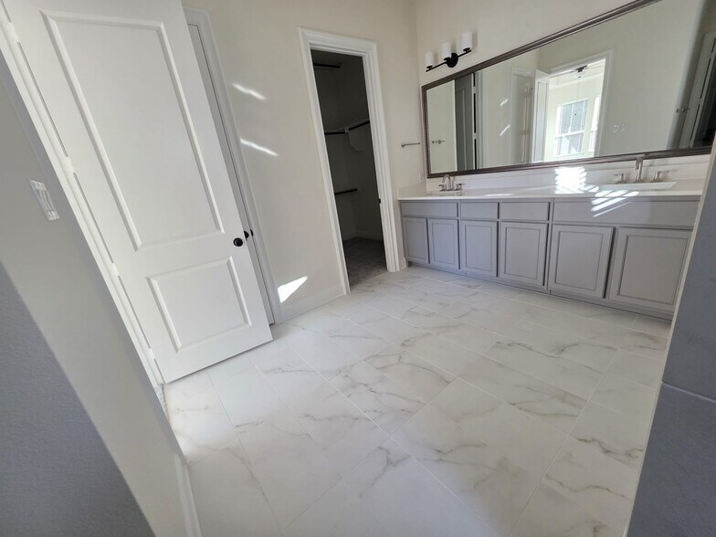 Building Photo - 4512 Hammerstein Blvd