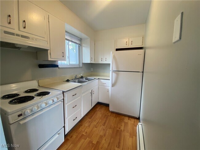 Building Photo - 1450 Riverside Dr