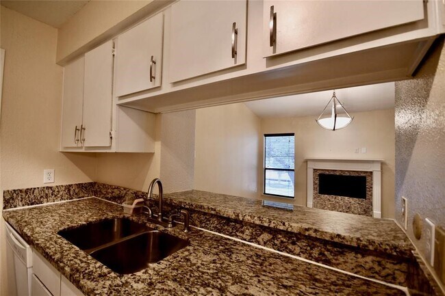 Building Photo - 1818 Augusta Dr