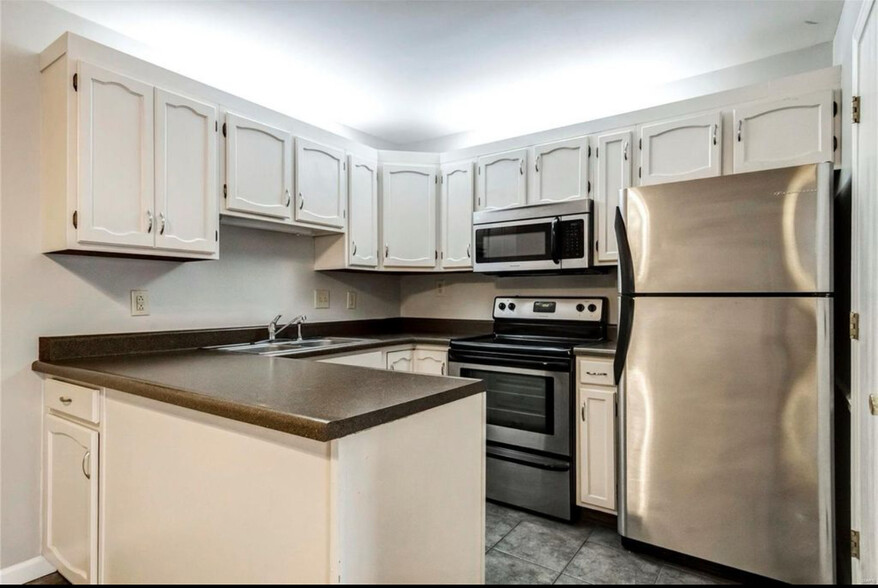 Kitchen - 1004 King Dr