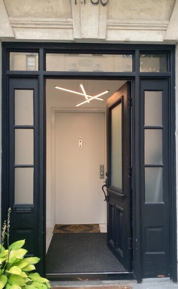building entryway - 1160 Union St