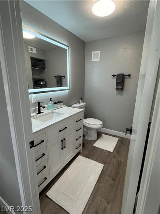 Building Photo - Cozy Fully Furnished Condo