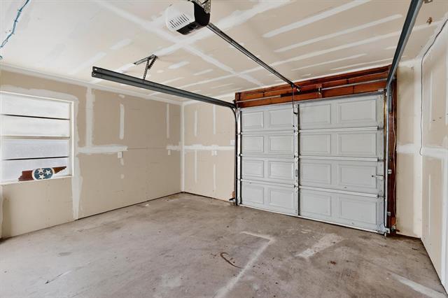 Building Photo - 8919 San Fernando Way
