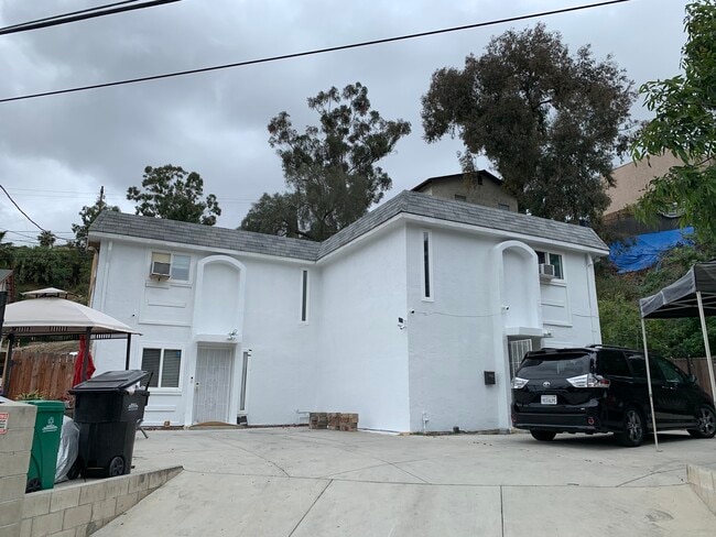 Building Photo - 4662 Home Ave