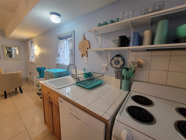 Building Photo - 717 Church St