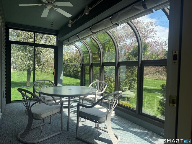 Building Photo - 504 Sandstone Dr