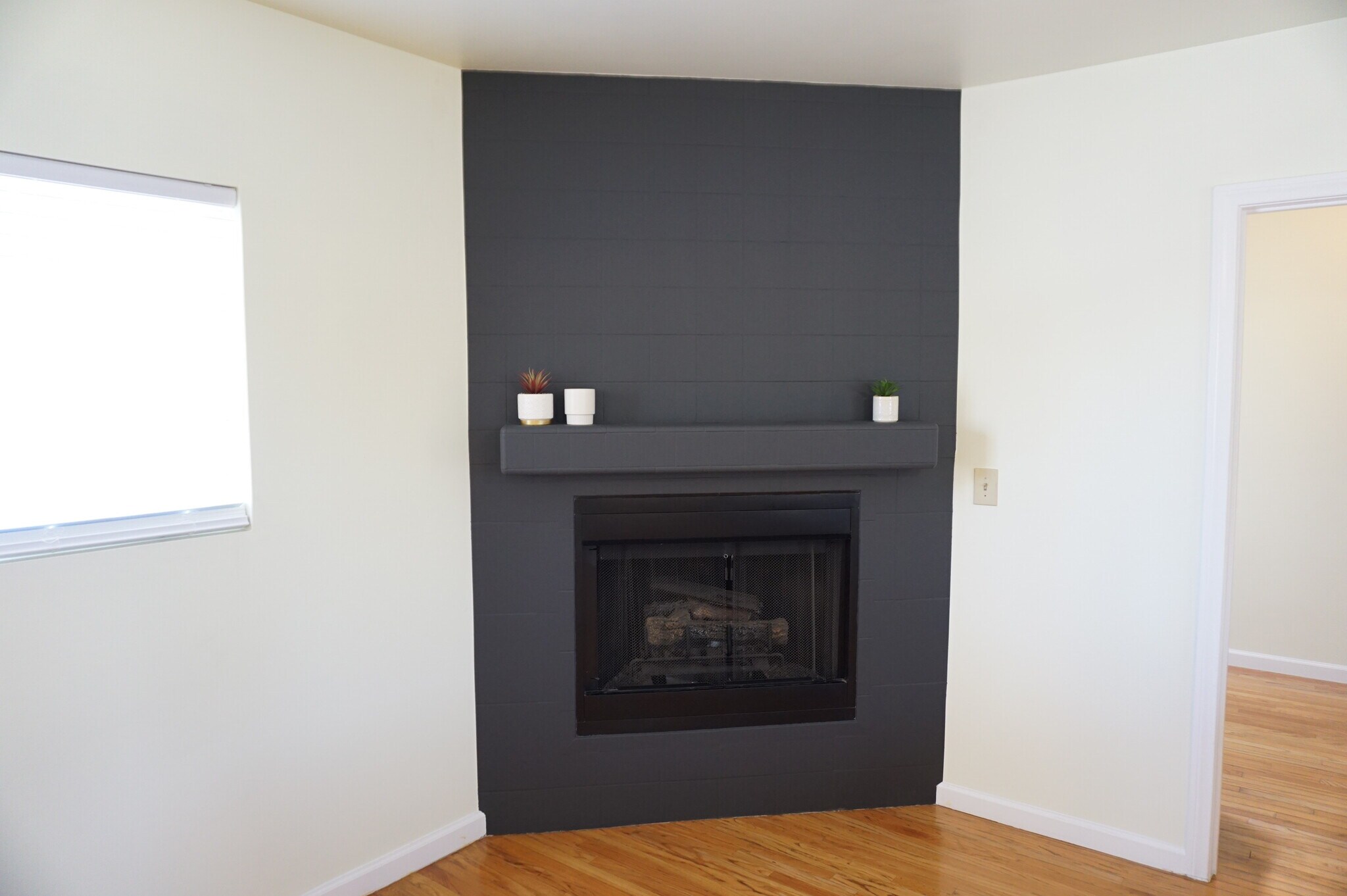 Building Photo - 8533 Woodley Ave