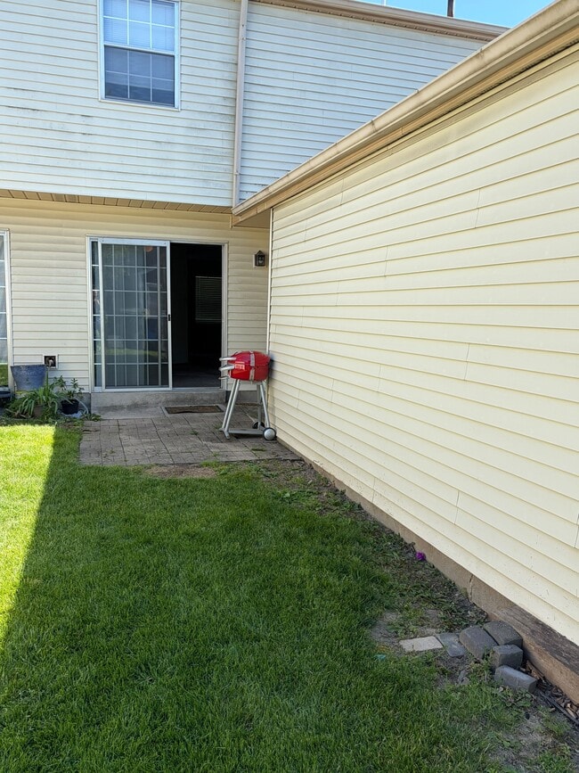Building Photo - 1762 Queensbridge Dr