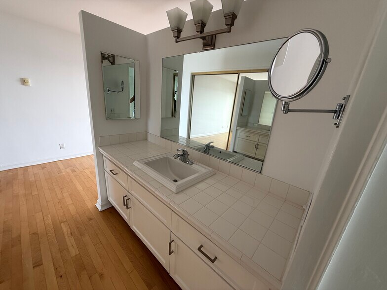 Building Photo - 18139 Coastline Dr