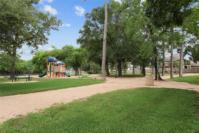 Building Photo - 8430 N Hilshire Park Dr
