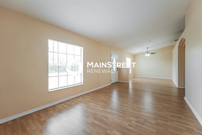 Building Photo - 3 Bedroom Pet-Friendly Home in Lehigh Acre...