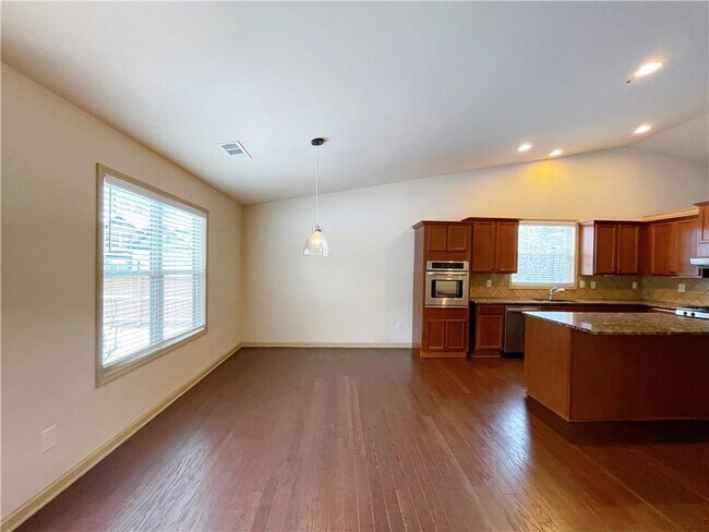 Building Photo - 1821 Bridle Rd