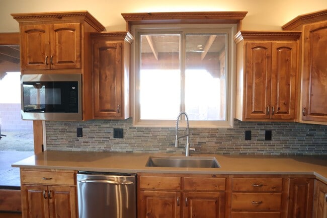 Building Photo - Your own resort! Elegant, Exclusive & Exquisite.