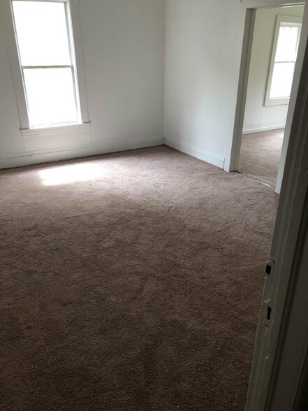 Building Photo - 410 Guyan St