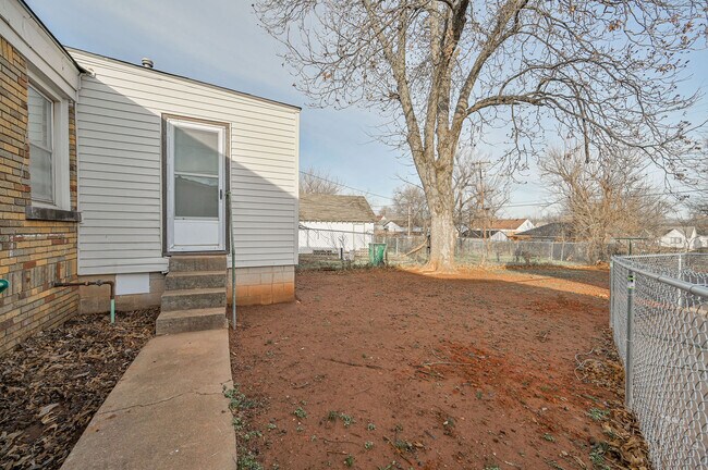 Building Photo - 1805 NW 29th St