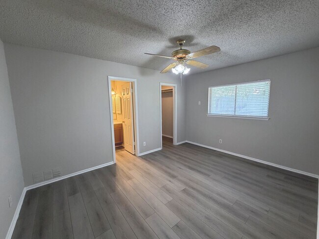 Building Photo - 5263 Charolais Dr