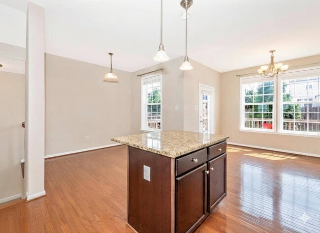 Building Photo - 1104 Frontline Dr