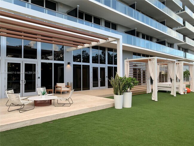 Building Photo - 16385 Biscayne Blvd