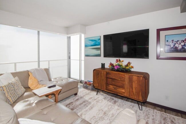 Building Photo - 1810 Avenida Del Mundo