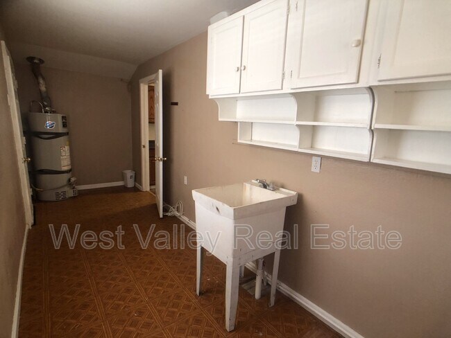 Building Photo - 441 Hazelton St