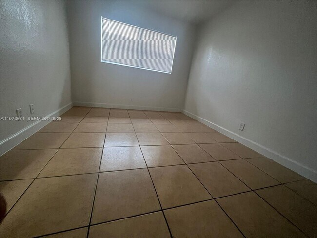 Building Photo - 919 NW 2nd Ave