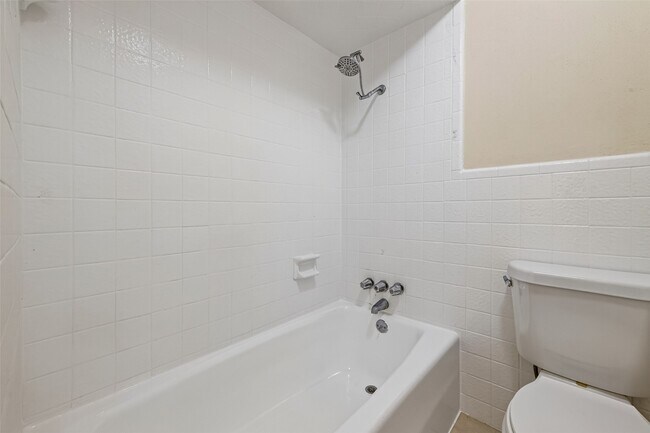 Building Photo - 6222 Creekbend Dr
