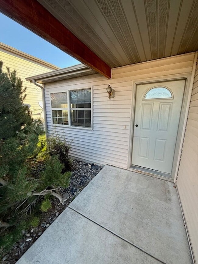 Building Photo - 726 Meagher Ave