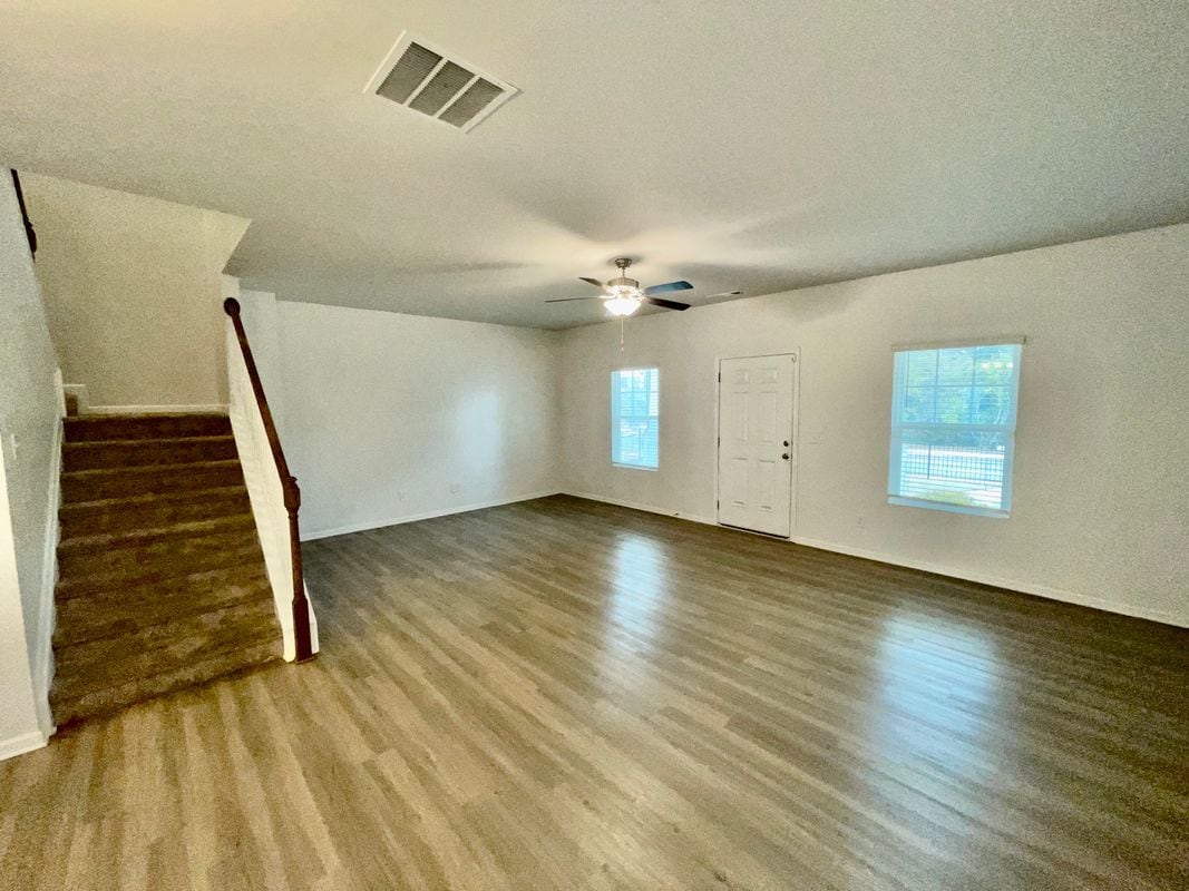 Building Photo - 525 Ruths Dr