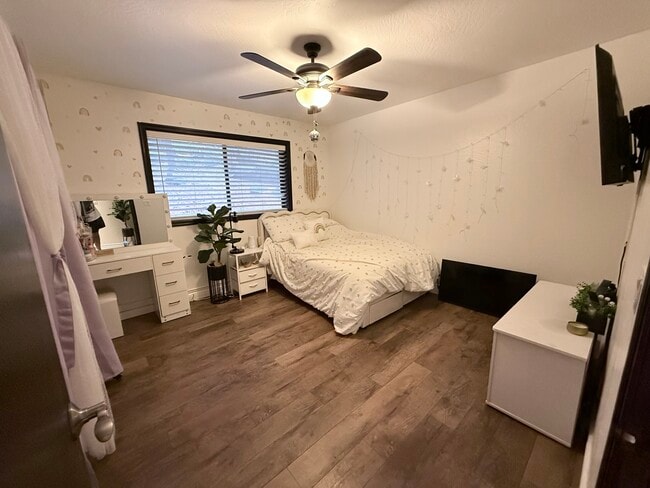 Building Photo - 27464 Meadow Dr